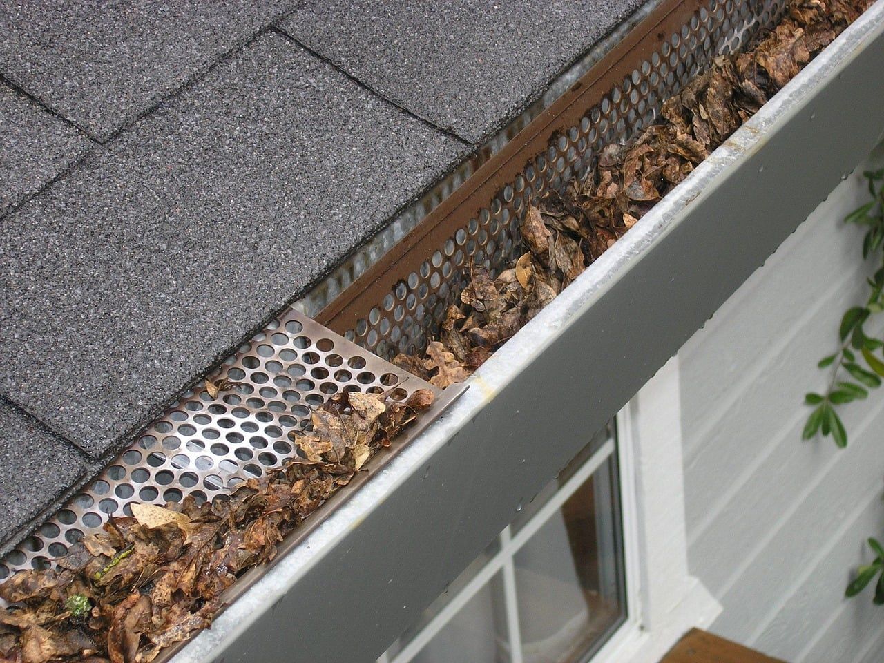 Eavestrough Cleanings & Repairs